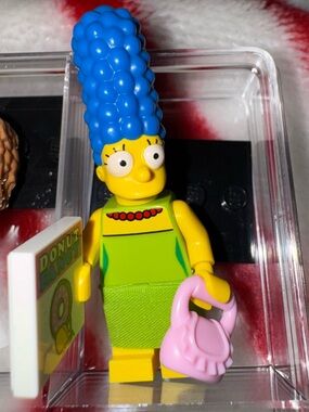 LEGO Minifigure - The Simpsons Series 1- MARGE SIMPSON w/ Purse
